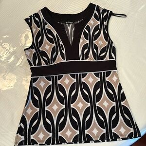 Top Medium colour beige black white